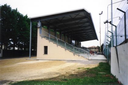 Copertura della tribuna ovest del campo di calcio